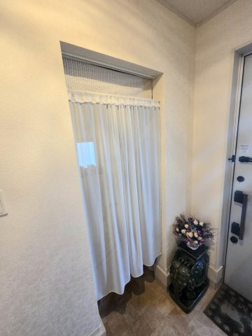 滑川町月の輪４丁目　中古戸建の玄関|シューズコーナー