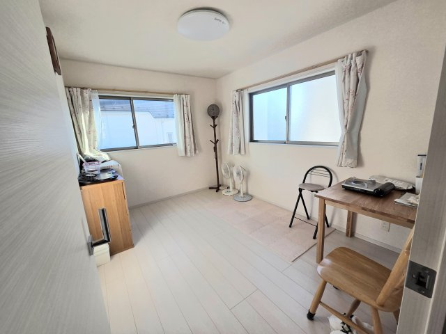 比企郡滑川町月の輪４丁目　中古戸建の洋室|２階洋室（南側）