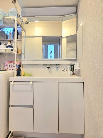 比企郡滑川町月の輪４丁目　中古戸建の洗面所|１階洗面台