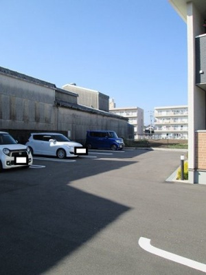 【駐車場】 | ラ・カーサ | 駐車場完備です