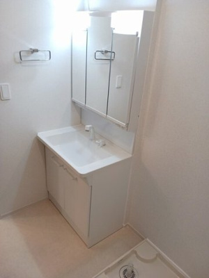 【洗面所】 | ハリーズコートＡ | スペースが確保できる洗面所です