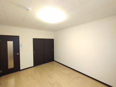 【居間・リビング】 | レオネクストリバーサイド橘 | 設備・使用は号室により異なる為、現況を優先致します。