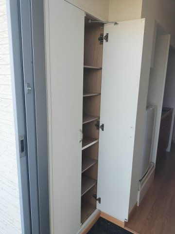 レオパレスコモディタの玄関|※写真と現状が異なる場合は現状を優先