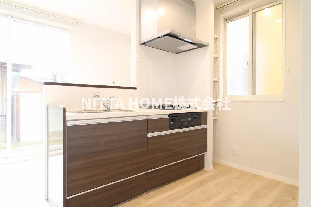 メゾンパストラルⅡのキッチン|３口ガスコンロ＆グリル搭載◆