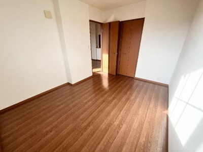 【内装】 | ボヌール | 南側洋室