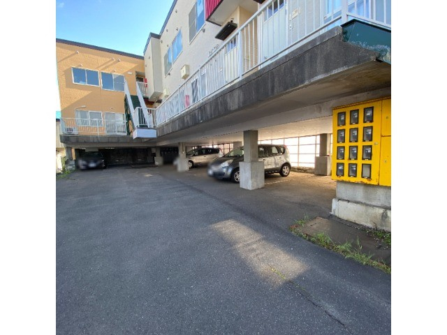 ハイツモトの駐車場