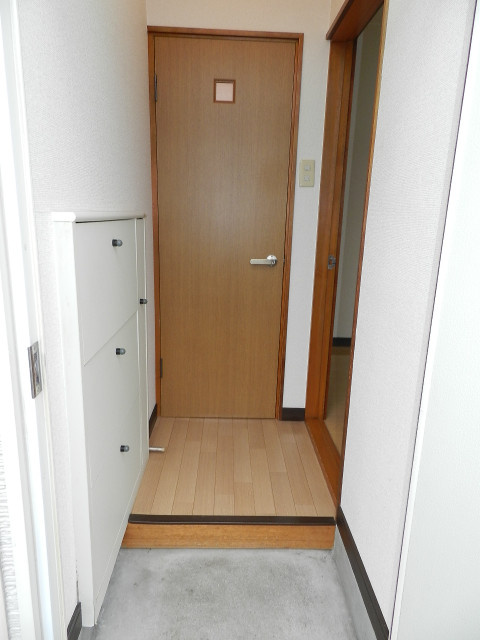 ハイツモトの玄関