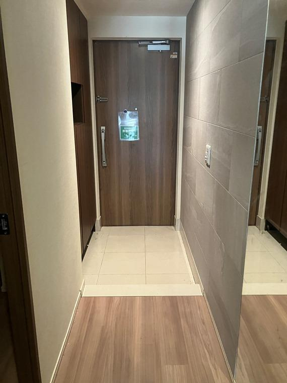 プラウドシティ浦和ガーデンコート　の玄関