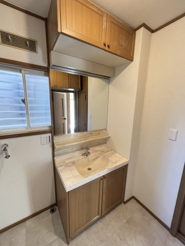 市川市稲越３丁目　中古戸建の独立洗面台