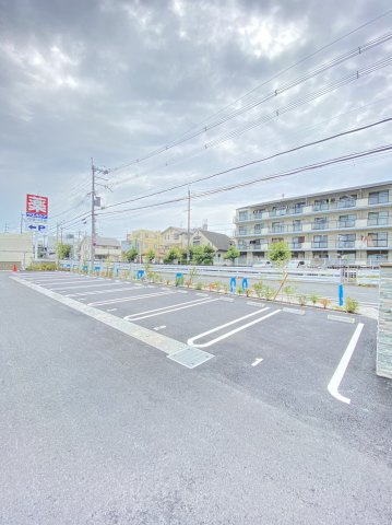 D-room若園の駐車場