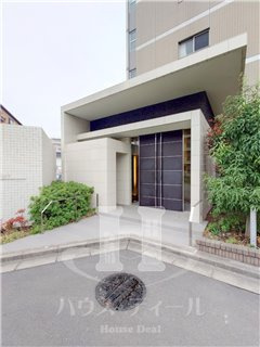 【エントランス】 | ル・コンフォール | 落ち着いたエントランスです