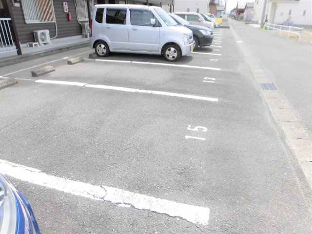 エスポワヒルズ五和野の駐車場