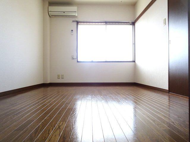 エスポワヒルズ五和野の洋室