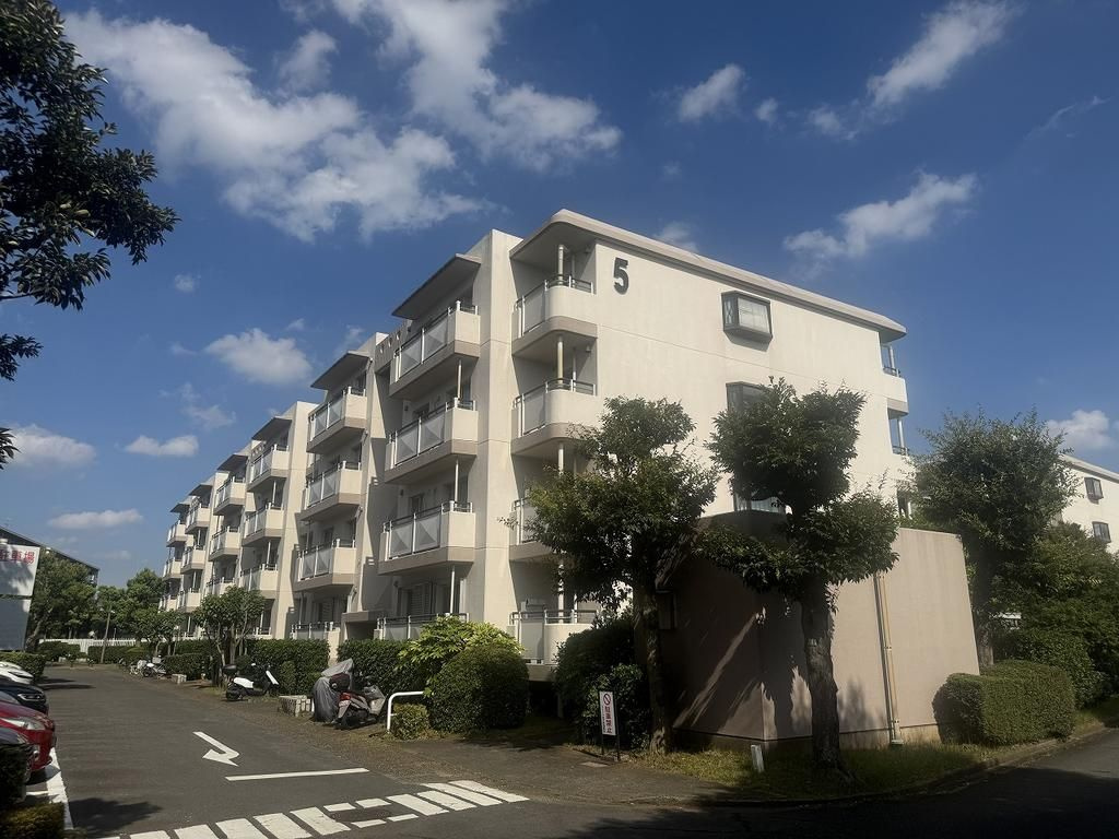 所沢パークタウングリーン並木５号棟の外観