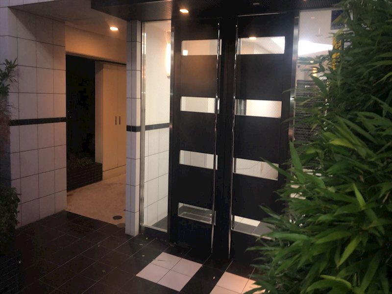 ル・リオン両国のエントランス