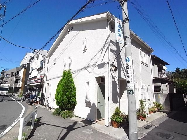 プレジール五本木のエントランス