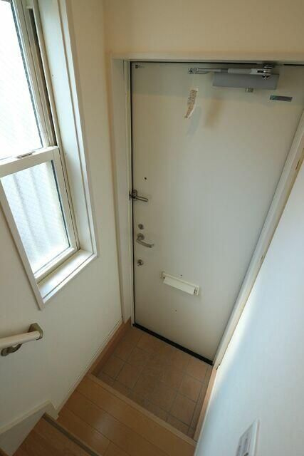 プレジール五本木の玄関