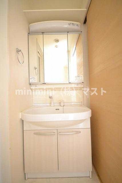 ラピスラズリの洗面所