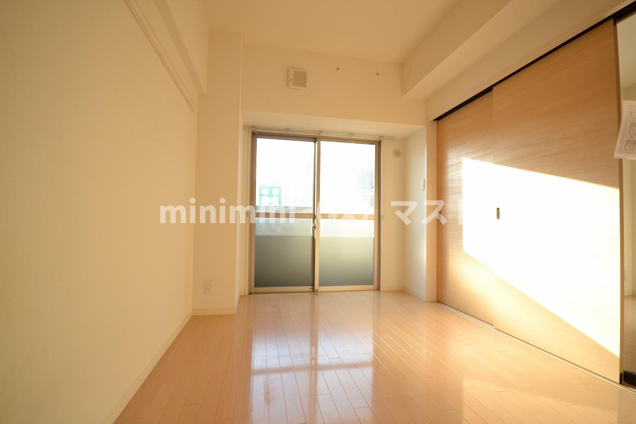 ラピスラズリの洋室