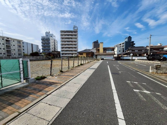 売土地ー小倉南区春ケ丘－B号地の前面道路含む現地写真|前面道路の幅員は約6.5ｍ♪交通量も少なく駐車時のストレスありません♪