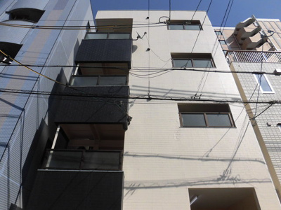 【外観】 | デイルーチェ上新庄 | 白と紺のシンプルで綺麗な外観です。