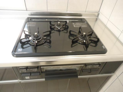 【設備】 | Ｐｒｕｃｉｌｕ | グリル付3口コンロ（イメージ）