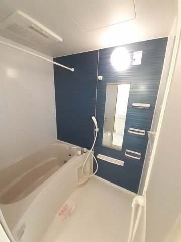 ラ・ベルコリーヌＢの浴室