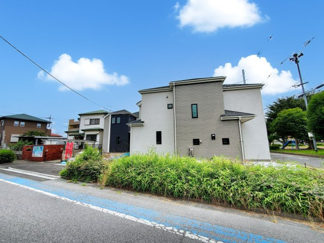 吉川市　高久1丁目　新築戸建　全3棟の前面道路含む現地写真|前面道路含む現地写真です