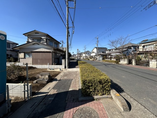 上尾市緑丘8期　新築戸建　GRACE02の前面道路含む現地写真