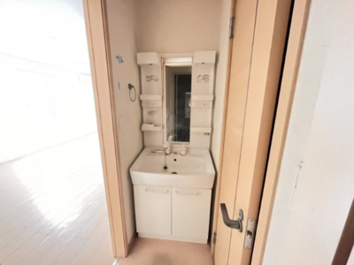 【独立洗面台】 | アルンドー・インディカ | 朝の身支度には欠かせない独立洗面化粧台