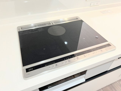 【キッチン】 | ◆町田市金井1丁目新築住宅◆ | ◆ご家族みんなで調理ができる位のスペースを実現したキッチン空間となっております。みんなで作った料理を召し上がりながらの会話は、どのような物になるのでしょうか。【モデルルーム】