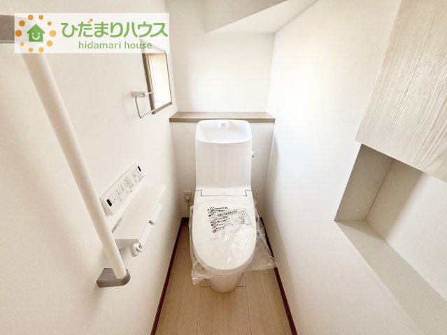 【トイレ】 | 土浦市荒川沖西第1期　新築戸建　2号棟 | 1・2階にトイレあり。階段を降りなくてもいいので、高齢者の方も優しい☆彡