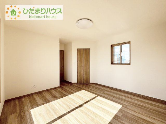 【寝室】 | 土浦市荒川沖西第1期　新築戸建　2号棟 | 広めの主寝室は、ベッドの他にもパソコンデスクやドレッサーなども置けちゃいます(*^-^*)
