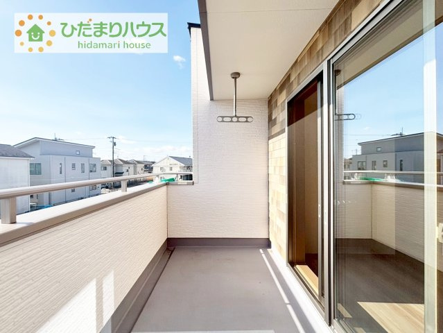 【バルコニー】 | 土浦市荒川沖西第1期　新築戸建　2号棟 | 広々としたバルコニーは、大量の洗濯物を干しても余裕！お布団だって、家族全員分をいっきに干せますね(^O^)
