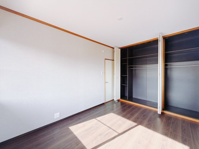 【中古戸建】北群馬郡榛東村新井1期　の洋室|■2階洋室｜2階各居室には収納をご用意しています♪常にお部屋を綺麗に保てます！小さなお子様も自然とお片付けができるようになるのでうれしいですよね！