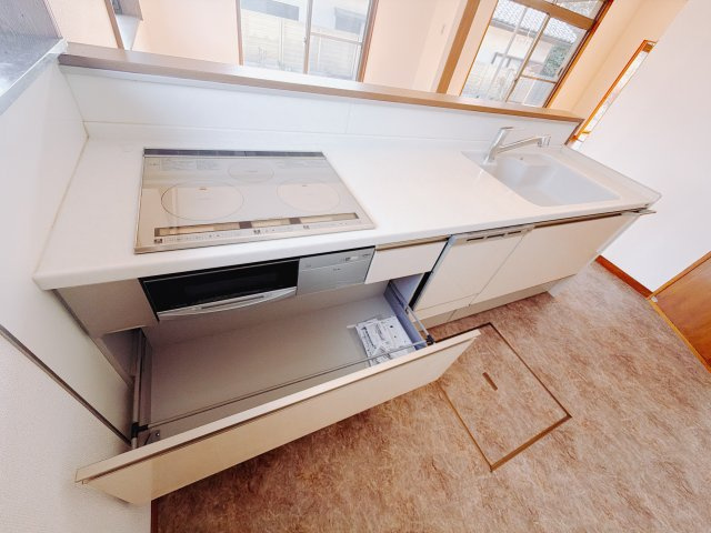 【中古戸建】北群馬郡榛東村新井1期　のキッチン|■キッチン｜全スライド式収納キッチン♪お皿や鍋の出し入れもラクラクです（＾＾）！