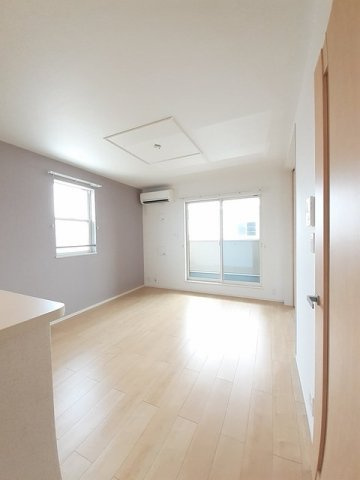 ロータス南島田Ｂの居間・リビング|ゆったりとしたリビングです