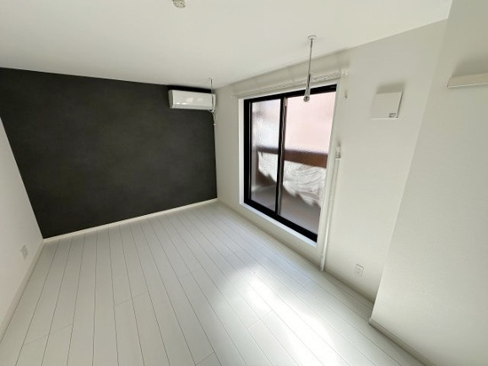 ベイルームMIRAIの寝室|南西向き・日当たり良好