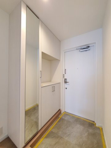 パークフィールドみさと2街区2号館の玄関|明るい玄関です