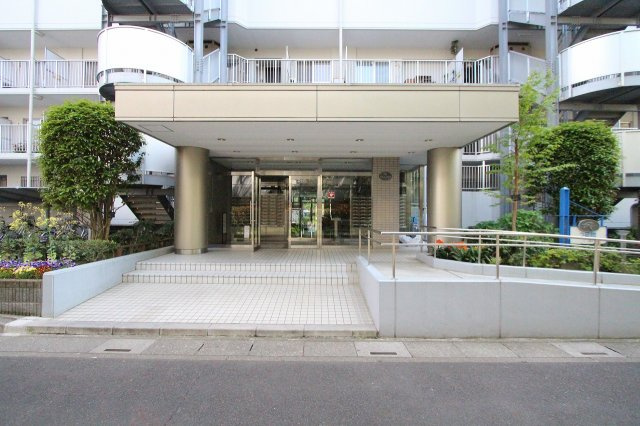 パークフィールドみさと2街区2号館のエントランス|エントランスです