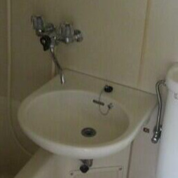 中野区弥生町５丁目のアパートの洗面所