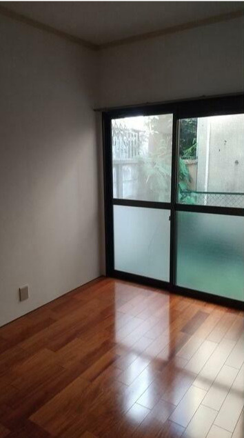 中野区弥生町５丁目のアパートの居間・リビング