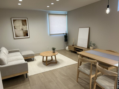 【居間・リビング】 | 鈴蘭台南町３丁目　新築戸建 | 2階にリビングを配置することで通行人からの視線を気にせずに生活できます。