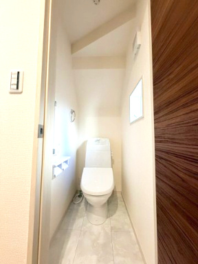 岸和田市並松町3期全2棟リーブルガーデン　2号棟のトイレ|清潔感のあるトイレです