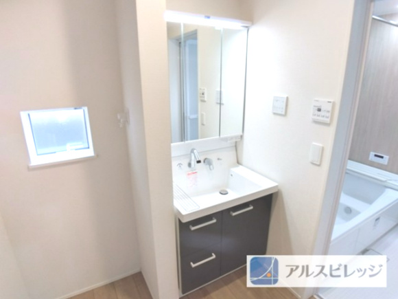 新築/新座市片山３丁目の独立洗面台|独立洗面化粧台が付いています
