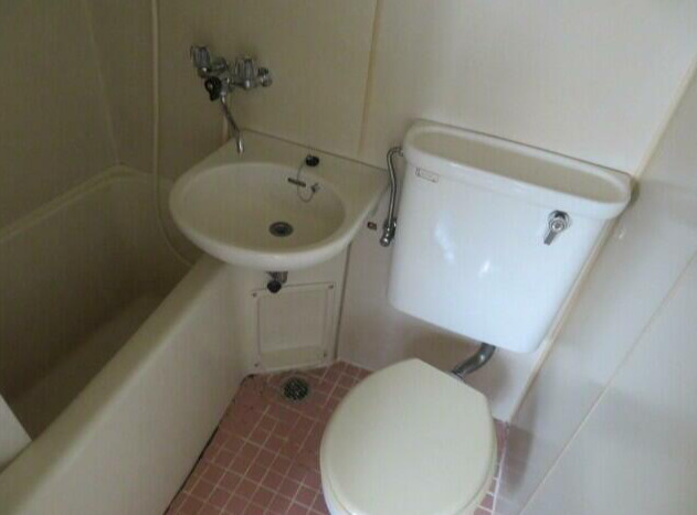 中野区弥生町５丁目のアパートの浴室