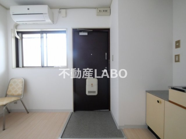 じんともす照が丘の玄関