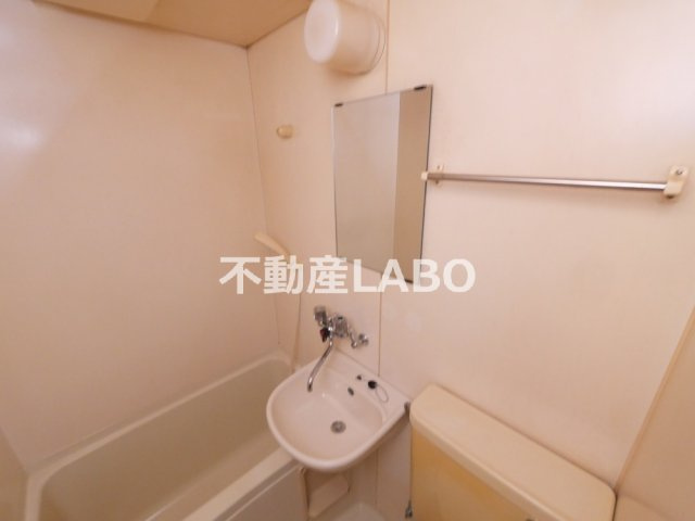 じんともす照が丘の浴室