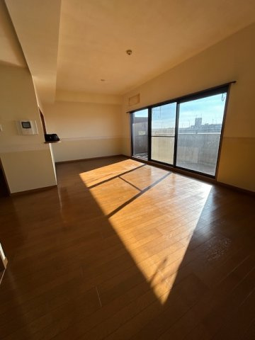 あま市甚目寺飛殿の中古マンションの洋室