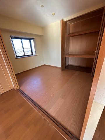 あま市甚目寺飛殿の中古マンションの洋室